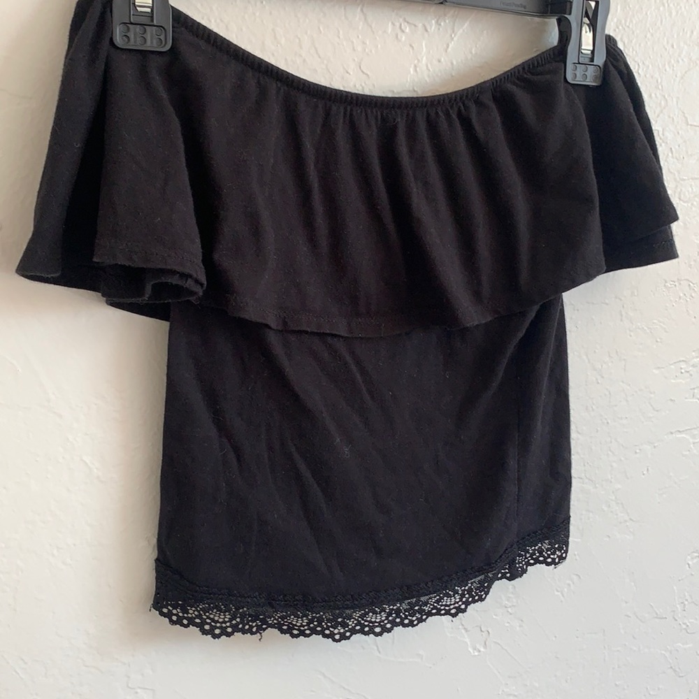 Two layer black off-shoulder shirt